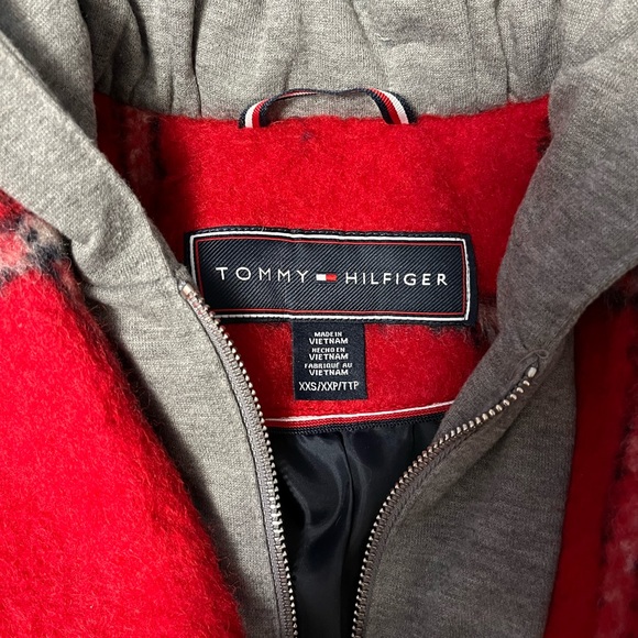 NWOT Tommy Hilfiger Pea Coat with hood - Picture 4 of 4